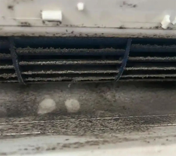 江门空调吹的风有股烧焦味是怎么回事